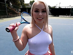 Grosser arsch, Grosser schwanz, Grosse titten, Blondine, Blasen, Hundestellung, Pov, Tätowierung