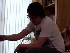 Sucer une bite, Brunette brune, Tir de sperme, Faciale, Piercing, Pov, Réalité, Tatouage