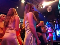 Blond, Dansen, Hardcore, Interraciaal, Zoenen, Likken, Feest, Nat