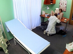 デカパイ, フェラチオ, 茶髪の, 医者, 顔射, Hd, なめる, オマンコ