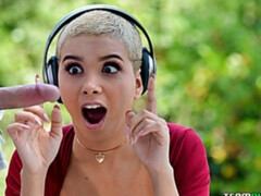 Noire, Sucer une bite, Interracial, Masturbation, Mère que j'aimerais baiser, Piercing, Cheveux courts, Tatouage