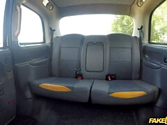 Blonde, Sucer une bite, Voiture, Cuir, Seins naturels, Pov, Jupe, Nénés