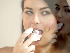 Gros seins, Brunette brune, Érotique, Masturbation, Seins naturels, Actrice du porno, Solo, Nénés