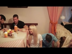 Noire, Sucer une bite, Couple, Embrassement, Masturbation, Mamelons, Orgie, Se déshabiller