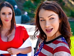 Американки, Большая жопа, Большие сиськи, Брюнетки, Две девушки, Ласковые ручки, Милф, Втроем