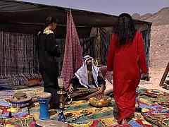 Noire, Sucer une bite, Double pénétration, Noir ébène, Léchez, De plein air, Plan cul à trois, Rétro ancien