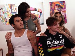 Grosser arsch, Grosser schwanz, Grosse titten, Blasen, Hochschule, Monster, Orgie, Jungendliche (18+)