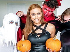 Gorgeous angels Cassie Del Isla and Elias Cash love dick-riding