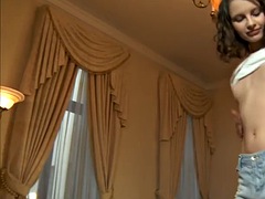 Amateur, Brunette brune, Fétiche, Public, Maigrichonne, Solo, Adolescente, Nénés
