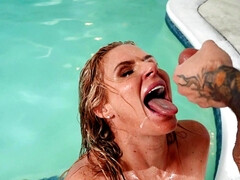 Grosser arsch, Grosse titten, Blondine, Blasen, Spermaladung, Hundestellung, Milf, Muschi