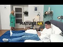 Grosse titten, Blondine, Geile alte tussi, Paar, Reif, Milf, Nackt, Schreiend