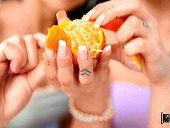 お尻, 美女, 彼氏, 顔面騎乗, なめる, 自然山雀, ピアス, タトゥー