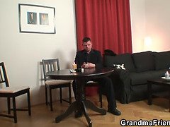 お尻, フェラチオ, 茶髪の, エロ熟女, イマラチオ, 手コキする, 母, 義母