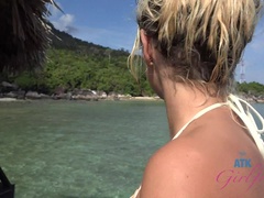 ビーチ, 目瞪口呆, ラティーナ, パンティ, ピアス, オマンコ, 剃毛, 喫煙