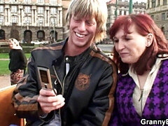 Grote lul, Grote mammen, Pijpbeurt, Tsjechisch, Omie, Harig, Roodharige vrouw, Kousen