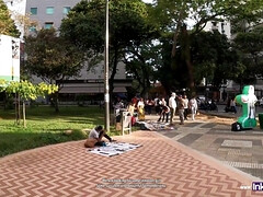 Hermosa joven es captada en casa de apuestas - Brunette