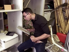 Rondborstig, Gezichtzitten, Sperma in gezicht, Handbeurt, Rijpe lesbienne, Pools, Spuiten, Nat