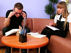 18 ans, Gros cul, Grosse bite, Gros seins, Sucer une bite, En levrette, Maigrichonne, Adolescente