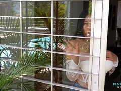 House Martix 2.0 Cap Ii: Voyeur - El Entrenador De Natacion Me Bana En Cum - Mariana Martix