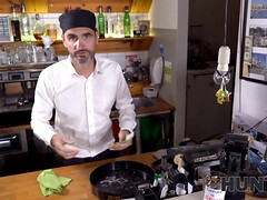 Sucer une bite, Lesbienne, Seins naturels, Chatte, Réalité, Rasée, Tatouage, Nénés