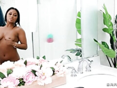 Ванна, Черные, Минет, Черненькие, Межрасовый секс, Натуральные сиськи, Молоденькие, Влажная