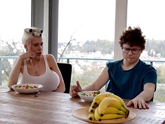 Blondine, Blasen, Handjob, Reif, Milf, Pornostars, Stiefmutter, Strümpfe