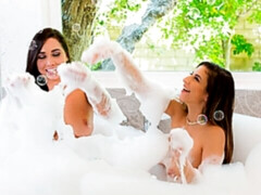 Gros cul, Sucer une bite, Brunette brune, 2 femmes 1 homme, Poilue, Lingerie, Adolescente, Plan cul à trois