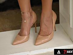 Большой член, Большие сиськи, Минет, Ноги, Фетиш, Секс без цензуры, Поцелуи, Сиськи