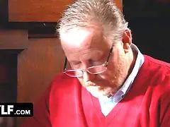 Grosser arsch, Grosse titten, Blasen, Kehlenfick, Schwanz, Hd, Milf, Schreiend