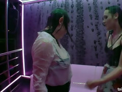 お尻, 茶髪の, 衣服着たままセックス, ダンス, 女, ヒール, パーティ, シャワー
