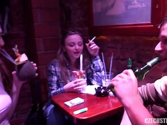 18 ans, Petit ami, Tchèque, Le plan cul à quatre, Hard, Lesbienne, Fête, Pov