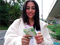 Gros cul, Sucer une bite, Brunette brune, En levrette, Argent, De plein air, Maigrichonne, Adolescente