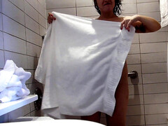 Amateur, Beso negro, Cuarto de baño, Tetas grandes, Botella, Morena, Hotel, Inodoro