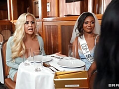 Tetas grandes, Ébano, Besar, Lesbiana, Masturbación, Coño, Afeitado, Estriptis