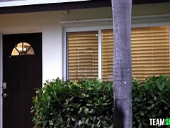 Verga grande, Rubia, Morena, Corridas faciales, Pajear, Madres para coger, Pov, Trio