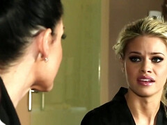 Gros seins, Blonde, Sucer une bite, Branlette thaïlandaise, Lesbienne, Massage, Orgasme