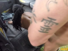 Amateur, Sucer une bite, Voiture, Éjaculation interne, En levrette, Branlette thaïlandaise, Hd, De plein air