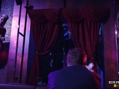 Gros seins, Blonde, Faciale, Doigter, Hd, Pov, Fessée, Plan cul à trois