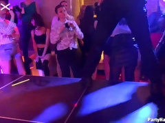 Enthousiasteling, Grote lul, Bruinharig, Lul, Vrouw, Kousen, Swinger, Tieten likken