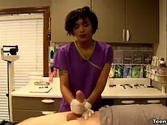 Grosse bite, Tir de sperme, Gants, Branlette thaïlandaise, Hd, Monstre, Infirmière, Tatouage