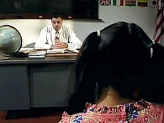 18 años, Culo, Estilo perrito, Doble penetracion, Japonés, Tetas naturales, Flaco, Tetas