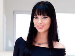 Anal, Gros cul, Grosse bite, Gros seins, Sucer une bite, Brunette brune, Masturbation, Vibromasseur