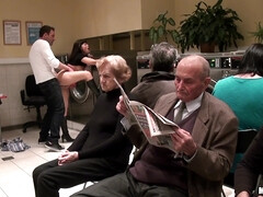 Brunette brune, En levrette, Faciale, Branlette thaïlandaise, Seins naturels, Chatte, Fessée, Tatouage