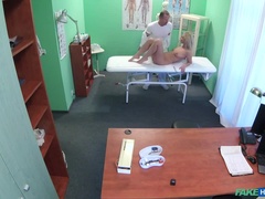 Sucer une bite, Tir de sperme, Médecin, Léchez, Infirmière, Bureau, Chatte, Uniforme