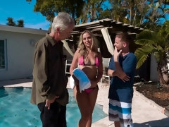 Sucer une bite, Collège université, Tir de sperme, En levrette, Hard, Piscine, Adolescente, Mouillée