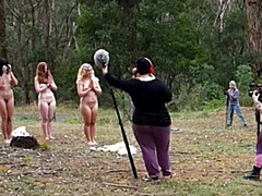 Amateur, Derrière les coulisses, Gros seins, Lesbienne, Naturelle, Fête, Public, Adolescente