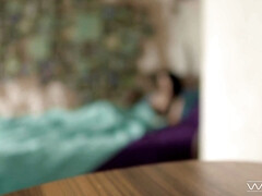 Grosse bite, Gros seins, Garce, Sucer une bite, Brunette brune, Gorge profonde, Doigter, Réalité