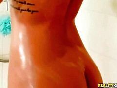 Erik Everhard & Shona River: Wet and Wild