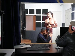 Большой член, Бисексуалы, Глубокая глотка, Затыкание рта, Секс без цензуры, Межрасовый секс, Трансы, Тату