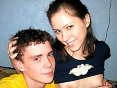 Amateur, Grosse bite, Brunette brune, En levrette, Seins naturels, Cheveux courts, Adolescente, Nénés